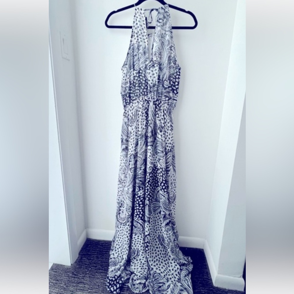 VICI Bandana Print Maxi Dress, like NEW, sz Med, navy and white paisley print🤍
